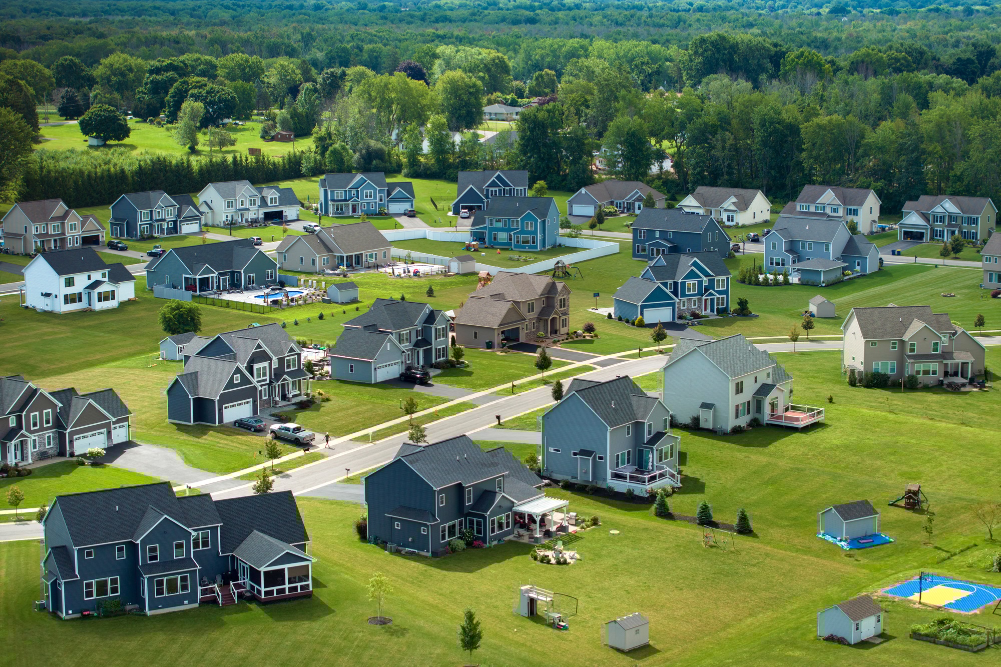 Low-density two story private homes with large lot size