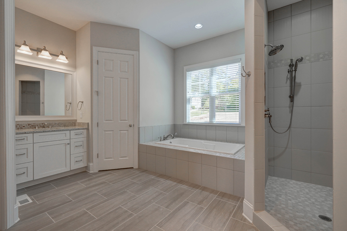 329RobinsonRD-master bath1